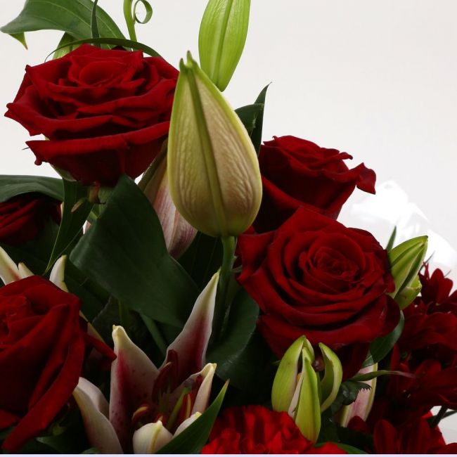 Red Roses & Lilly Bouquet£19.99