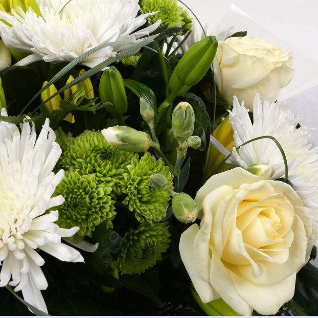 Golden Cream Flowers Bouquet£16.99