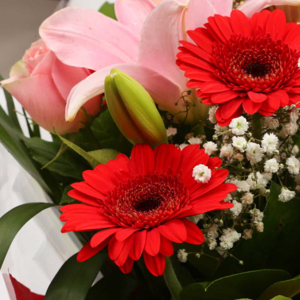 Birthday Balloon & Pink Red Deluxe Flowers£19.99