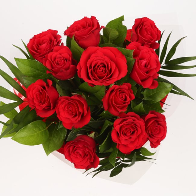Get Well Balloon & 12 Red Roses£19.99