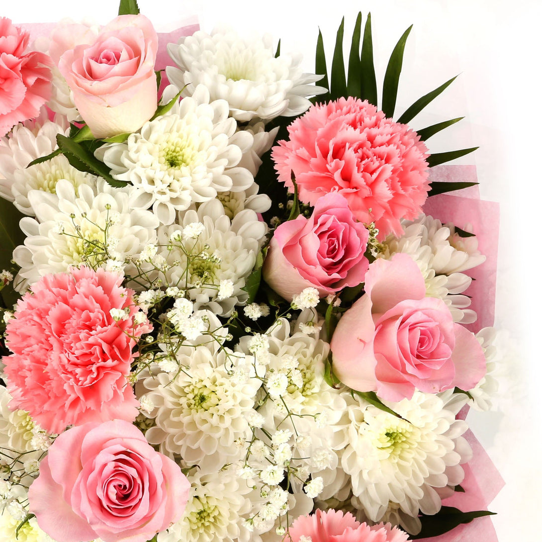 A Pink Snow White Bouquet & Birthday Balloon£16.99