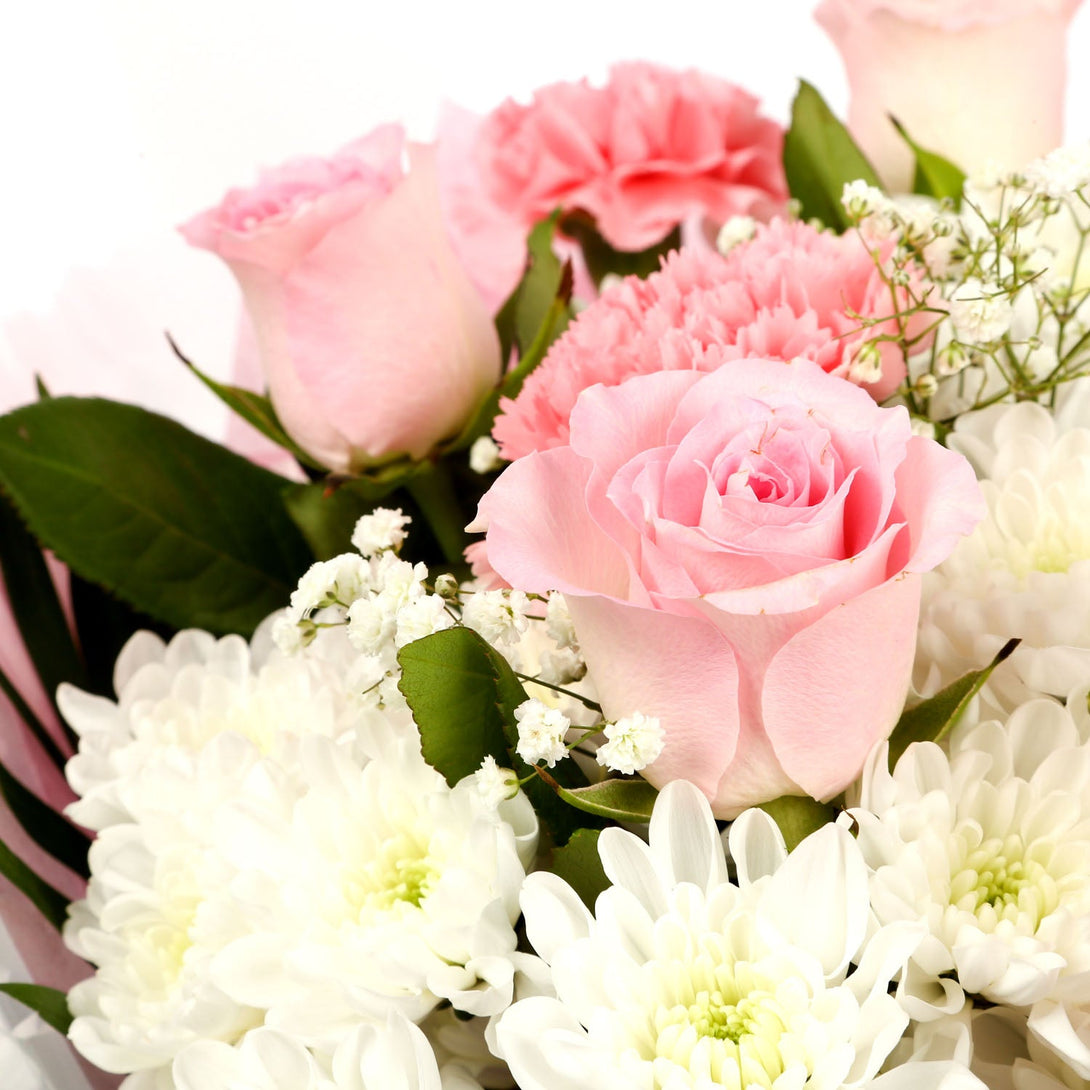 A Pink Snow White Bouquet & Birthday Balloon£16.99