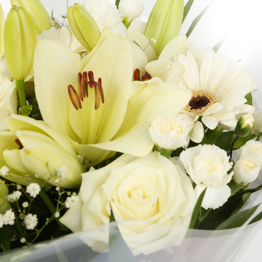 A Wonderful White Bouquet & Birthday Balloon£16.99