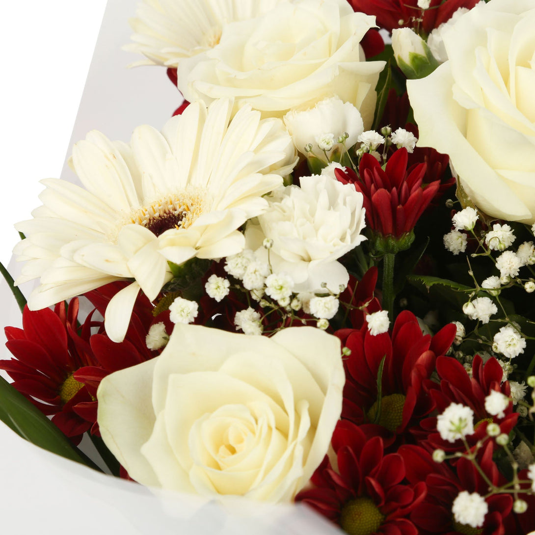 A Red & White Deluxe Bouquet & Get Well Balloon£16.99