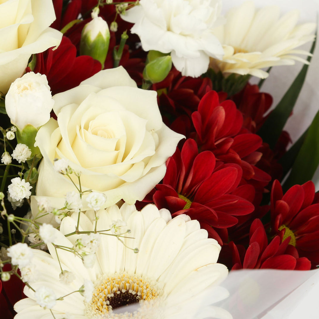 A Red & White Deluxe Bouquet & Get Well Balloon£16.99
