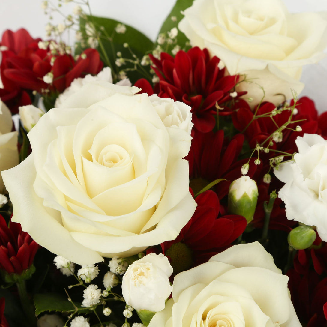 A Red & White Deluxe Bouquet & Get Well Balloon£16.99