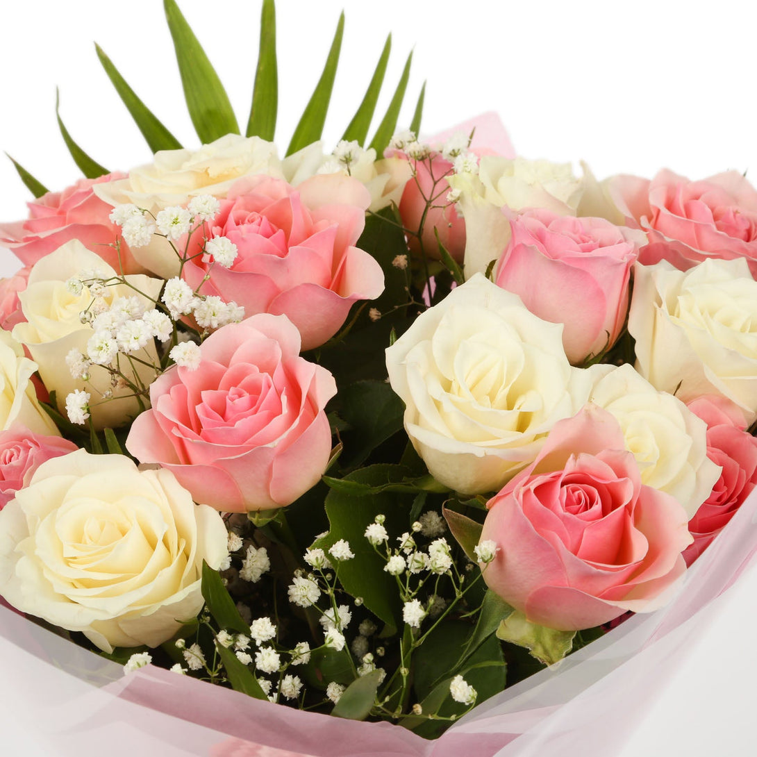 20 Sweet Pink & White Roses & Birthday Balloon£21.99