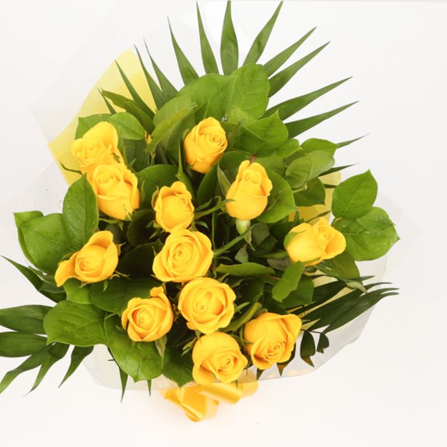 Birthday Balloon & 12 Yellow Roses Flowers£19.99