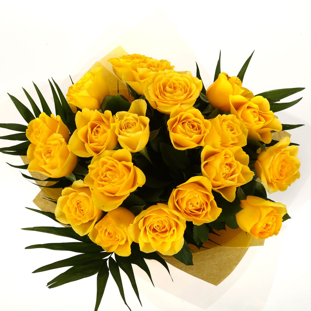 20 Luxury Yellow Roses & Birthday Balloon£21.99