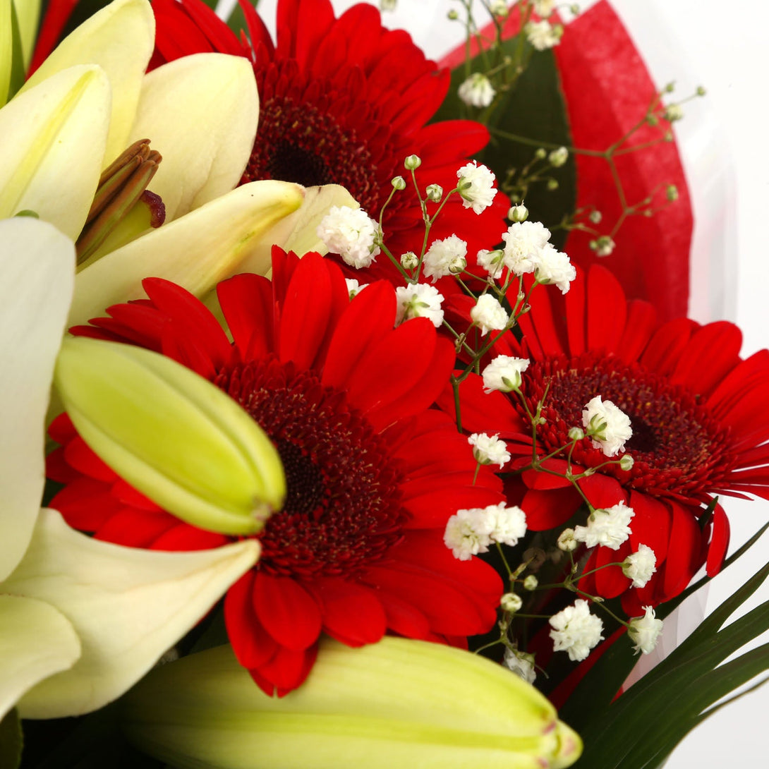 A Stunning Red Gerbera & Lily Bouquet & Birthday Balloon£16.99
