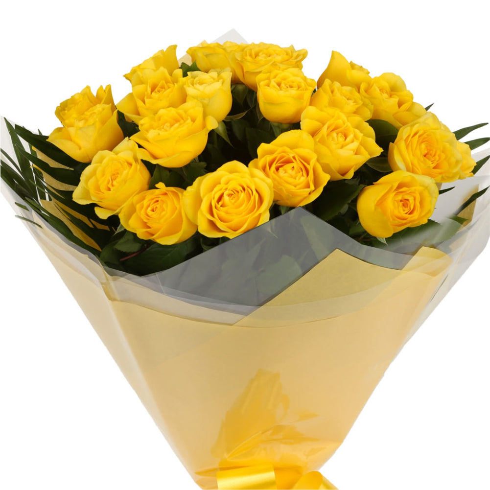 20 Luxury Yellow Roses & Birthday Balloon£21.99